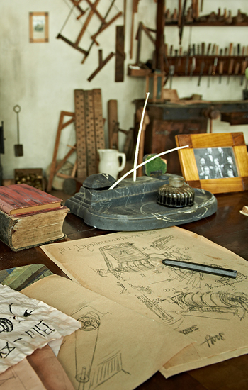 Altes Bild von einem Arbeitstisch